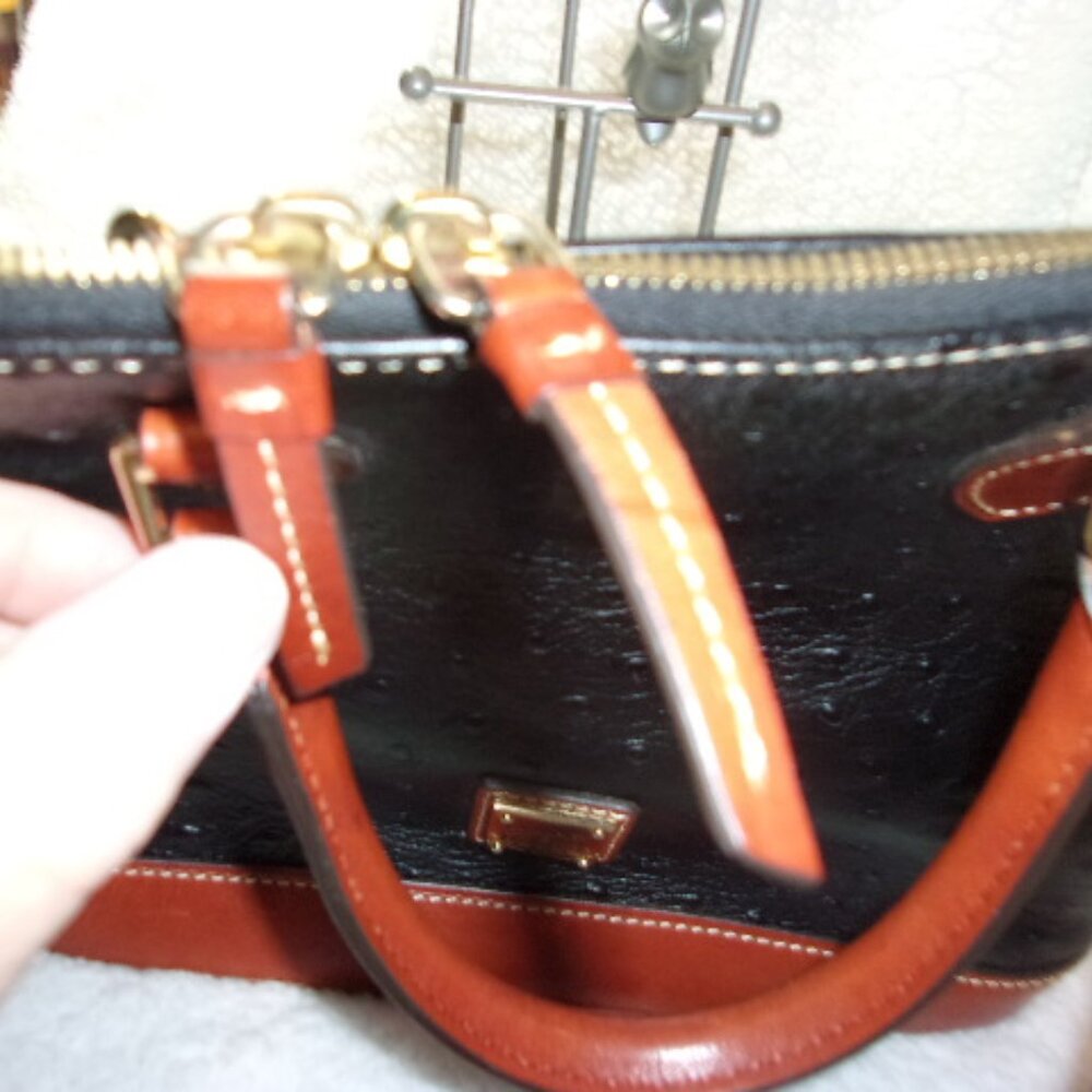 E-121 DOONEY&BOURKE OSTRITCH ZIP ZIP SATCHEL W/MATCHING WALLET - Picture 6 of 16